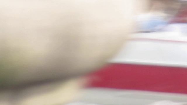 ГЛИССИРУЮЩИЙ КАТЕР СКОМПАНИЕЙ ЛЮДЕЙ ИДЕТ ПО НЕВЕ