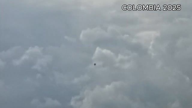 Ученые озадачены загадочным металлическим шаром парившим над Колумбией.