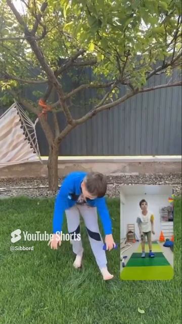Ловим мешочек одной или двумя руками.