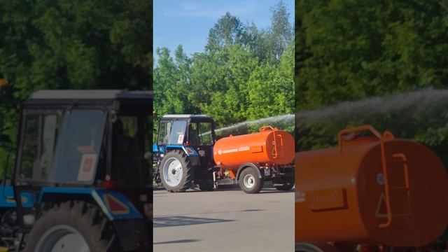 поливают водой