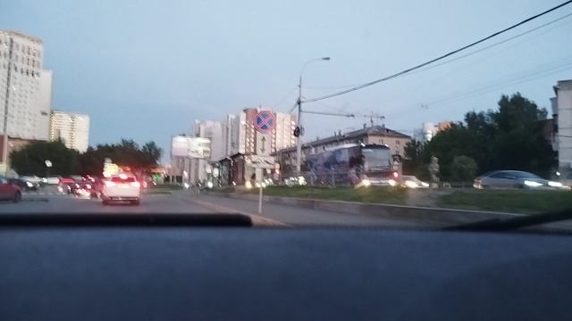 Городские приключения на машине: утренний рейс доставки