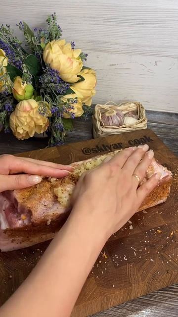 Сочная грудинка в духовке