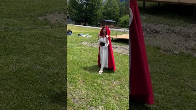У нас подготовка к фотосессии ) на видео Екатерина, мой ассистент
