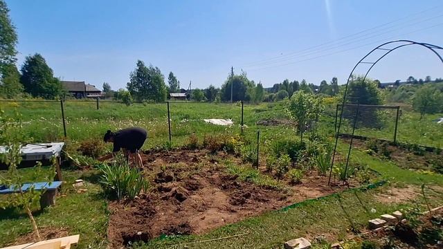 СЧАСТЛИВАЯ УЮТНАЯ  ДЕРЕВЕНСКАЯ  ЖИЗНЬ/УХОД ЗА 🏡САДОМ/ПОДВЯЗАЛА ТОМАТЫ/НОВЫЕ ГРЯДКИ