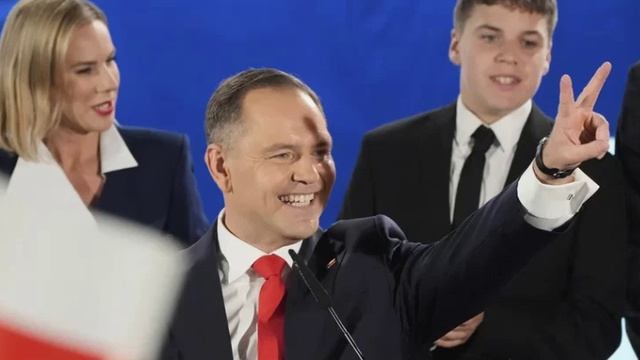 Избирком Польши сообщил о победе Кароля Навроцкого на президентских выборах.