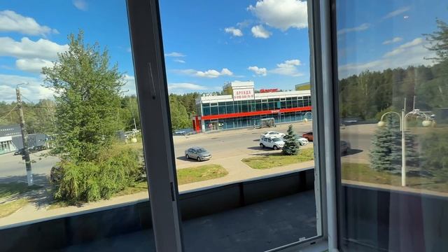 Что делать, если окно выходит на крышу магазина?