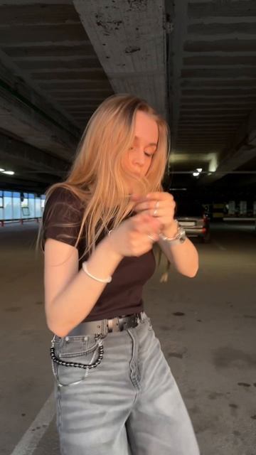 Танцую Shake It To The Max (FLY) от MOLIY, Silent Addy, Skillibeng & Shenseea, TikTok trend Shake It
