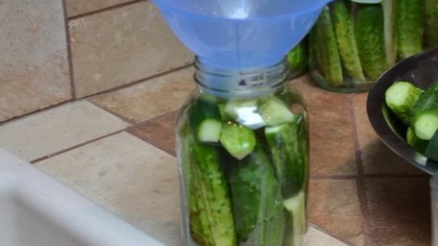 Консервированные огурчики с кетчупом