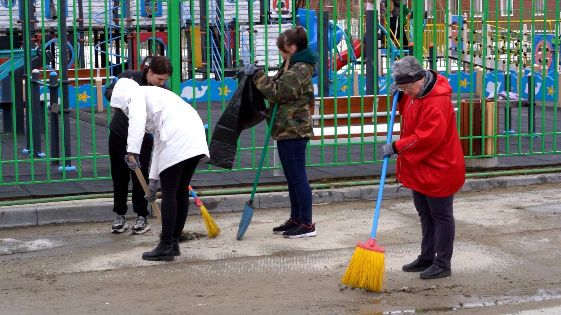 В Красноселькупе прошел субботник в рамках Всероссийской экологической акции «Зелёная Весна»