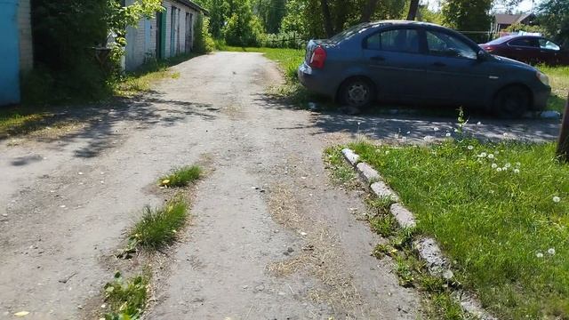 гуляю во дворе у бабушки