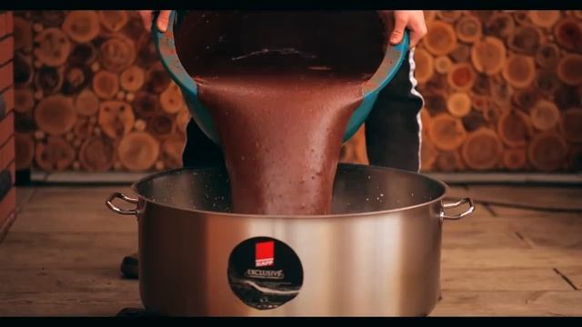 vanzai [ ванзай ] WE PREPARED A HUGE KITKAT WEIGHING 140 KILOGRAMS.