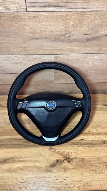Полировка кузова автомобиля Volvo S60 с нанесением керамики и перешив руля