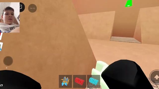 Играю роблокс побег от малыша не нормального