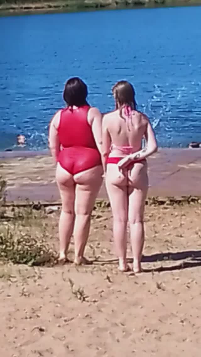 Бомбочка на пляже! Часть2!