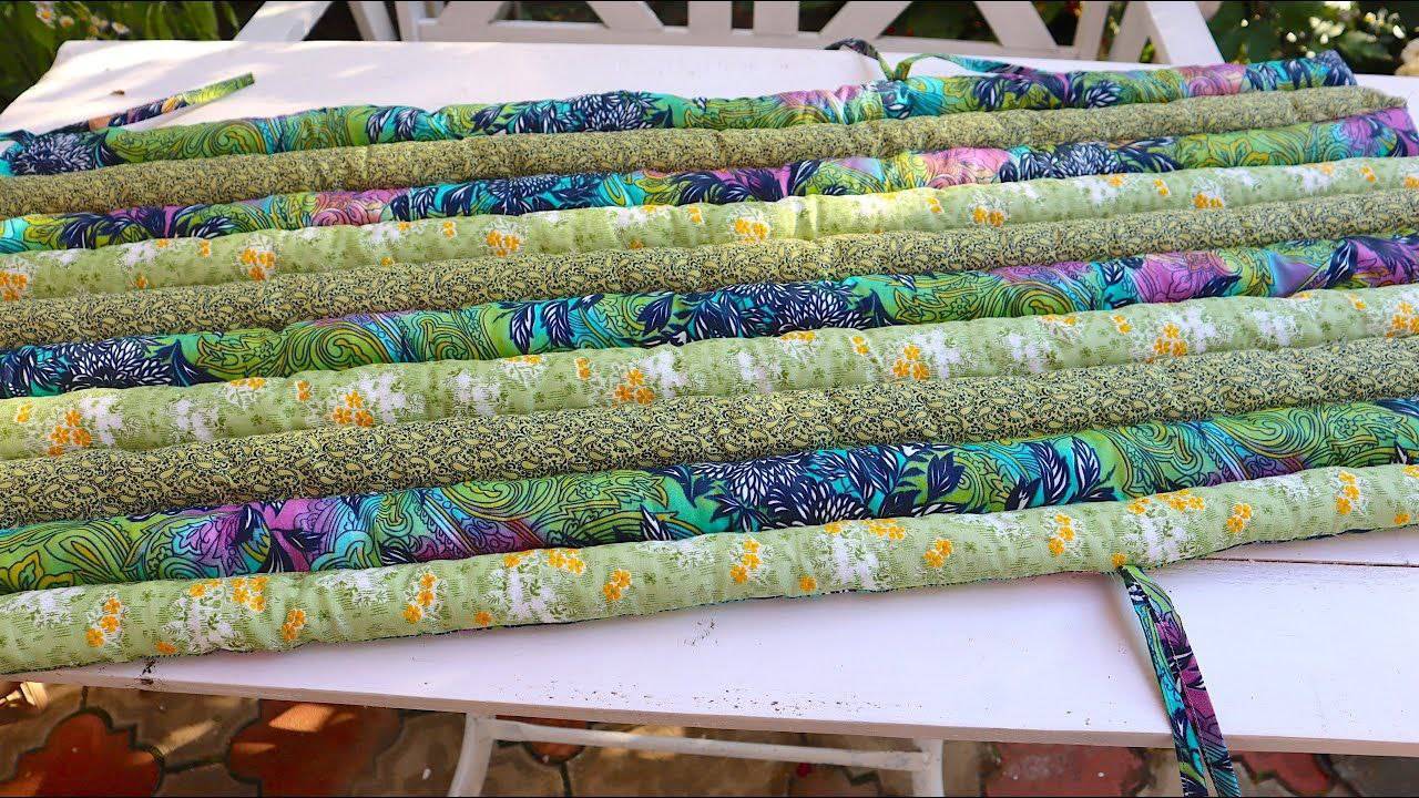 Подметила идею у старых дачников. Разрезала старые простыни на полоски и сделала так же