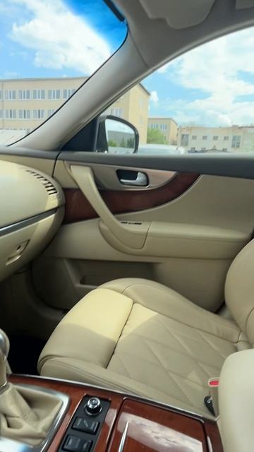 Обзор на Infiniti FX Кроссовер 5 дв. 3.7 AT 4WD 2012г