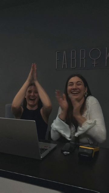 Она возвращается