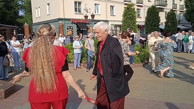 VID_20250601_Танцуют Олег и Ирина, Владимир и Людмила