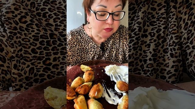 Шикарно покушала/Вареники с картошкой и селедкой/Мукбанг