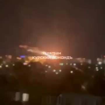 В Курске при отражении атаки БПЛА дрон упал на крышу многоэтажки.