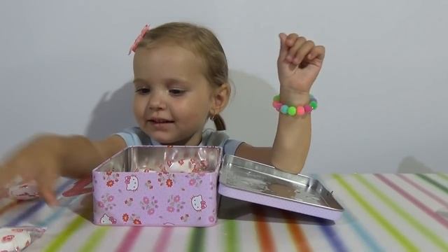 Мисс Кэйти и Мистер Макс (Miss Katy) Katy and a new bag with jewelry for girls