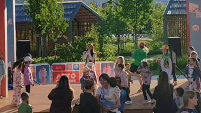 Внеорбитные поёт Надирова Алиса
Метро Некрасовка
Лето в Москве
