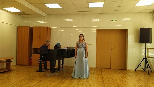 Переводной экзамен по сольному пению сдаёт Екатерина Кулишова