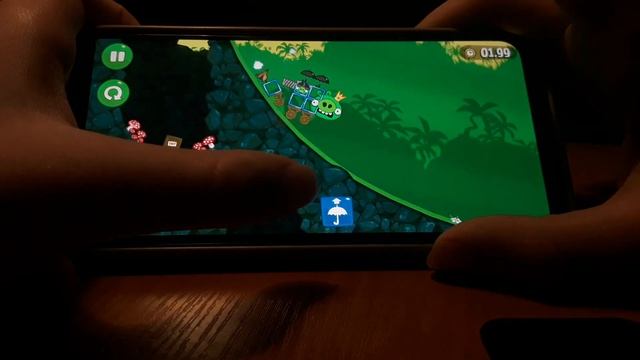 Играю в игру Bad piggies.