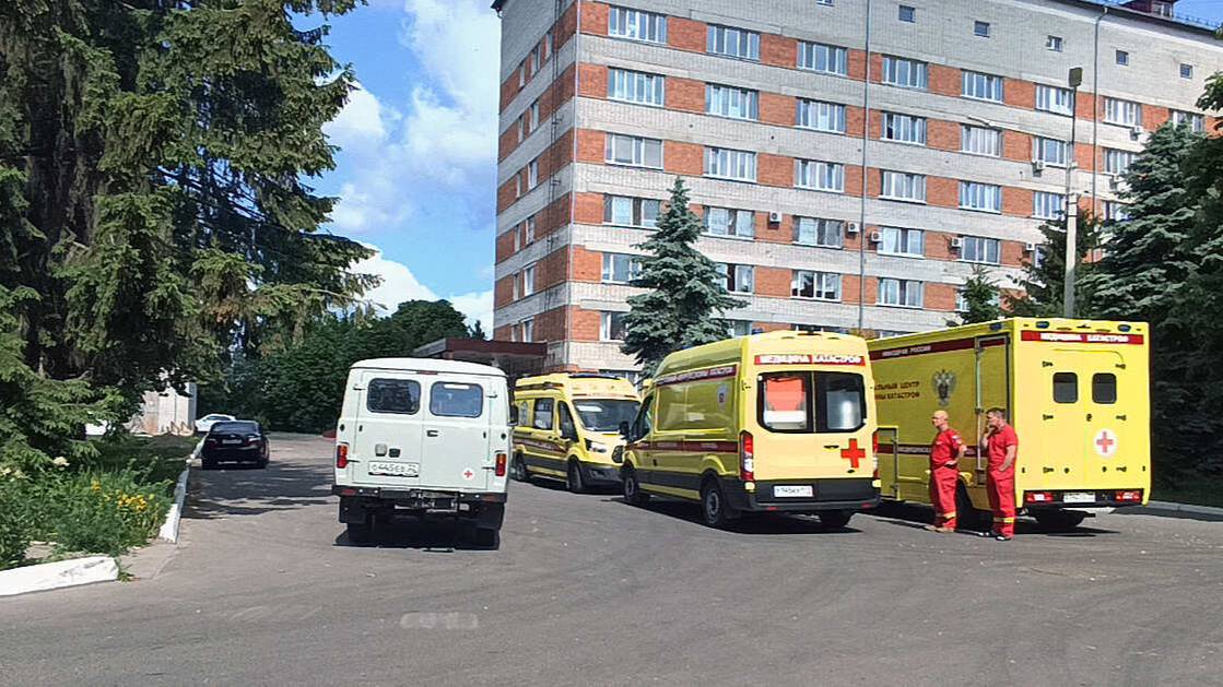 Врачи борются за жизни десятков пострадавших при крушении поезда под Брянском