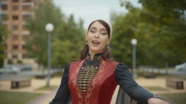 Лолита Хашагульгова представила свою новую премьеру — песню «Еза Нана»
