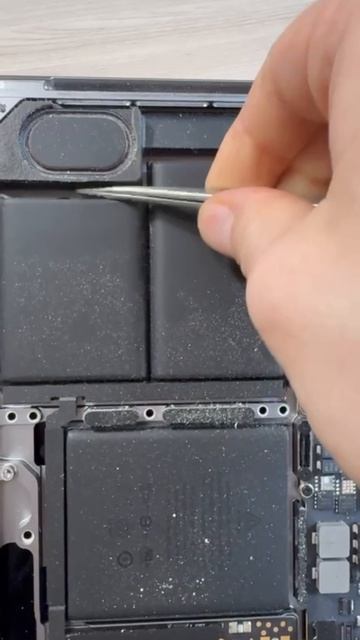Меняем аккумулятор MacBook | Чистка Макбука | MacBook 16 Pro 2021