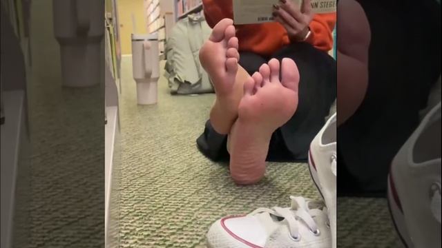 Public feet (2)