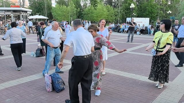 Вишня алая... 01.06.25...