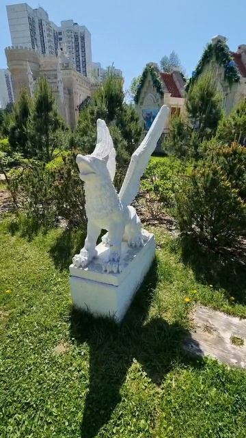 Одна из самых распространенных птиц в Крыму - орел, парк Легенды Крыма, Зеленоград