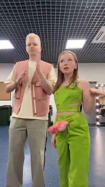 Betsy заценила нашу песню «Плаки-Плаки» с VIKI Show  #танцы #dance #vikishow