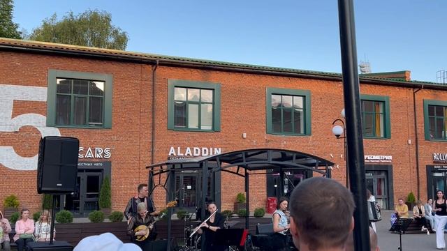 Пришли посмотреть группу ,,Red sparow band”это просто 🔥