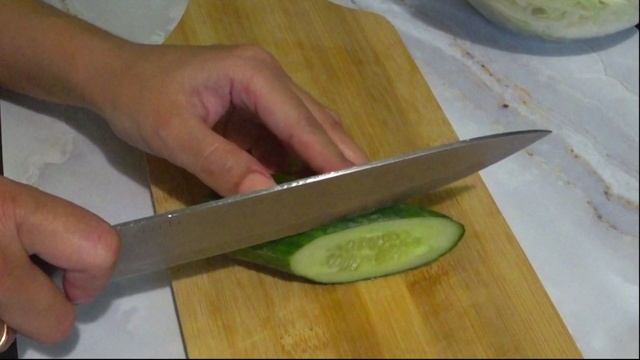Салат из капусты с колбасой