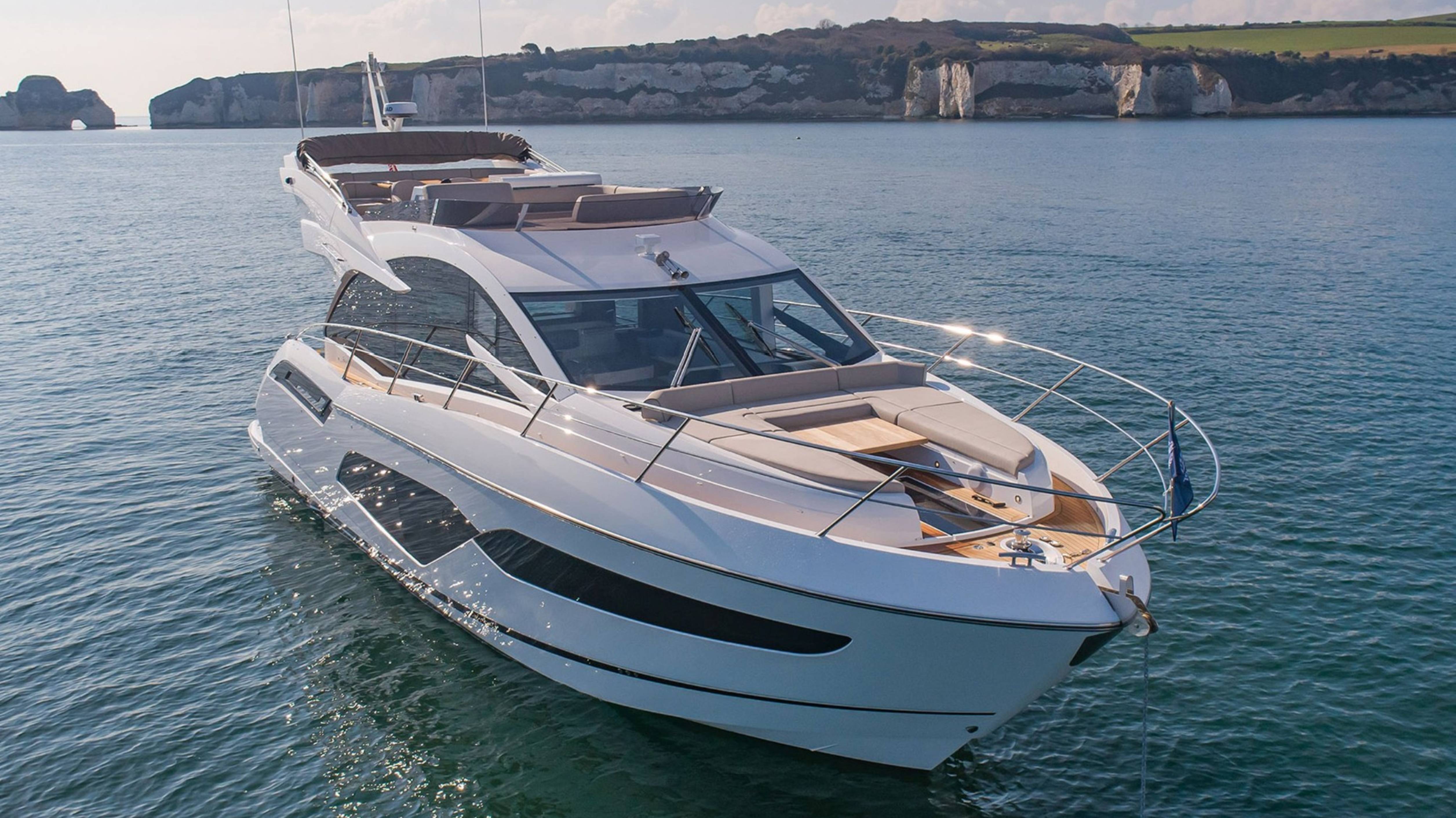 Яхта Sunseeker Manhattan 55  краткий обзор