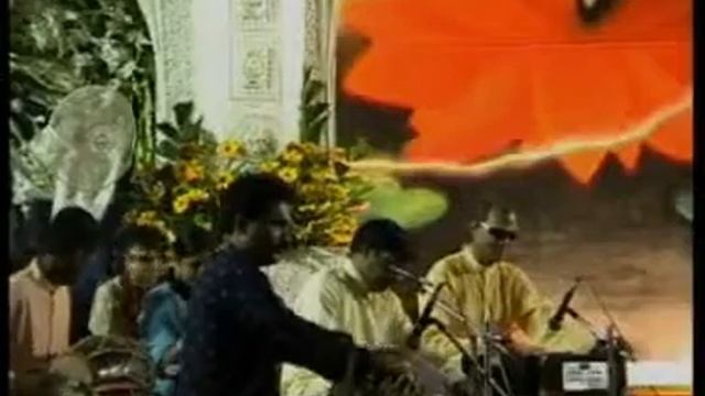 Баджан "Nirmala Bolo" в исполнении "Nirmal Sangeet Sarita" в присутствии Шри Матаджи
