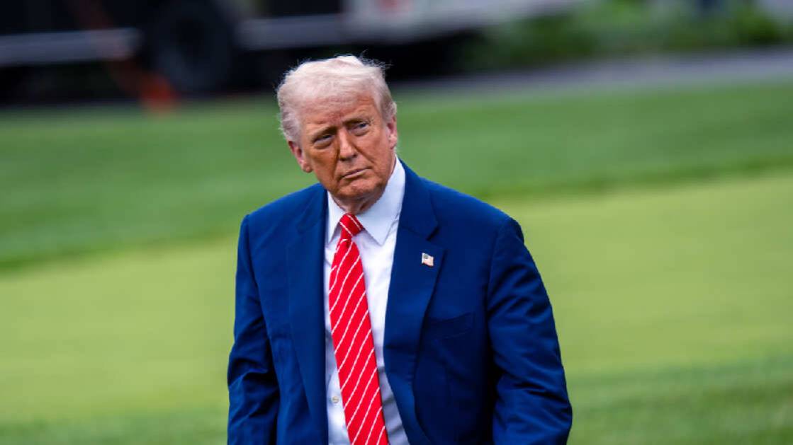 Трамп поддержал репостом теорию о том, что Байдена заменили клонами
