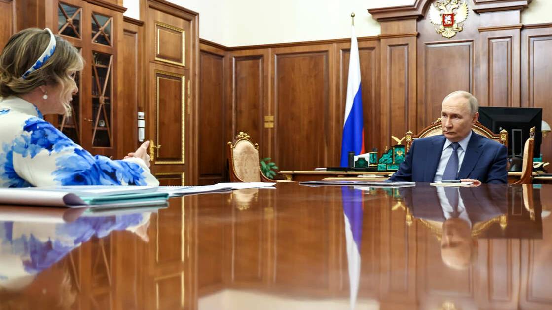 Путин поддержал идею создания Всероссийской службы помощи семье