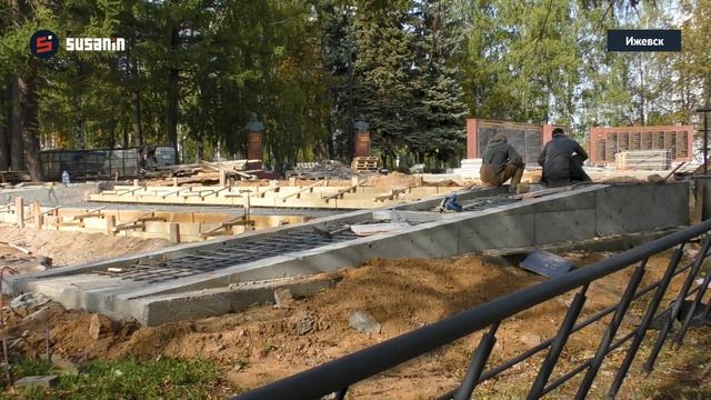 Молодые деревья высадили в Сквере Победы в Ижевске