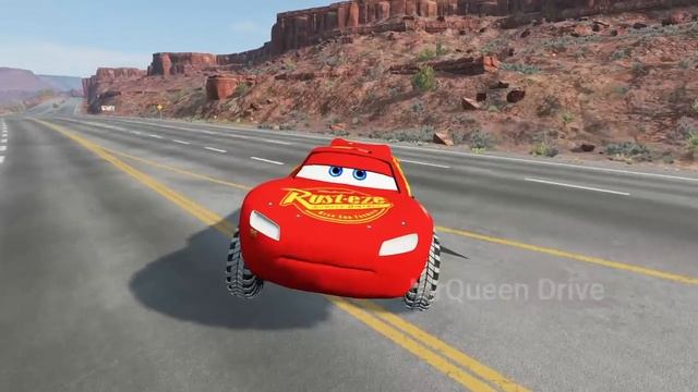 Lightning McQueen Police с колесами BTR против молнии McQueen с колесами BTR - что лучше