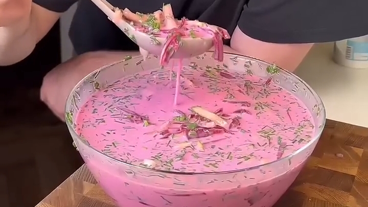 Холодный БОРЩ в летнюю жару...🍲😋    Рецепт в описании ✍️