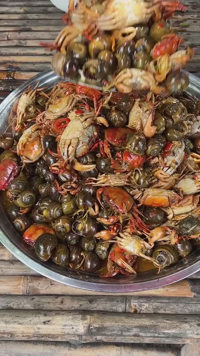 Вкусный рецепт приготовления полевых улиток и крабов с маракуйей