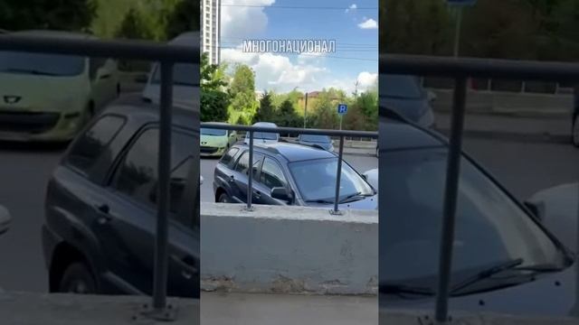 В одном из московских ЖК иностранные рабочие устроили настоящее общежитие прямо в мусорных камерах_c