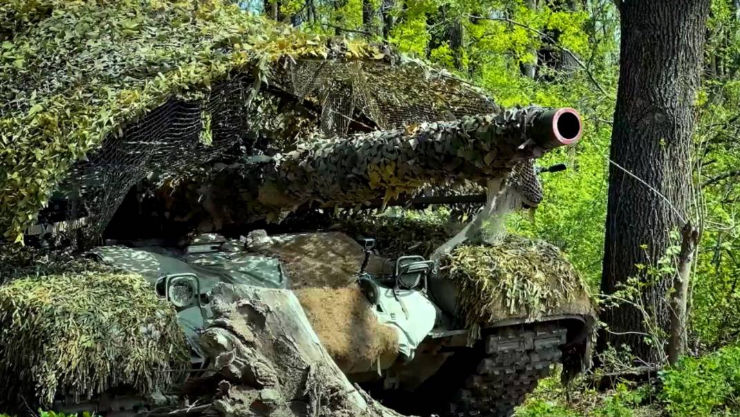 Танк Т-72Б3 уничтожил командный пункт ВСУ. Лучшее видео из зоны СВО