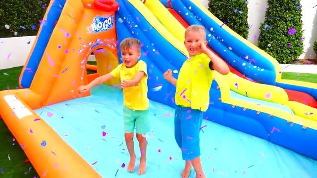 Влад и Никита всегда хотят играть с игрушками