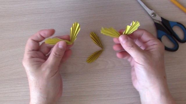 A flower made of paper. Цветок из бумаги.