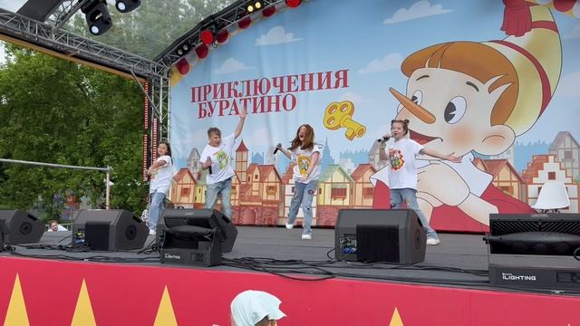 С НАЧАЛОМ ЛЕТА ВАС, ДРУЗЬЯ!!! Песня ДРУЗЬЯ группы Сияем - самое лучшее сопровождение лета!